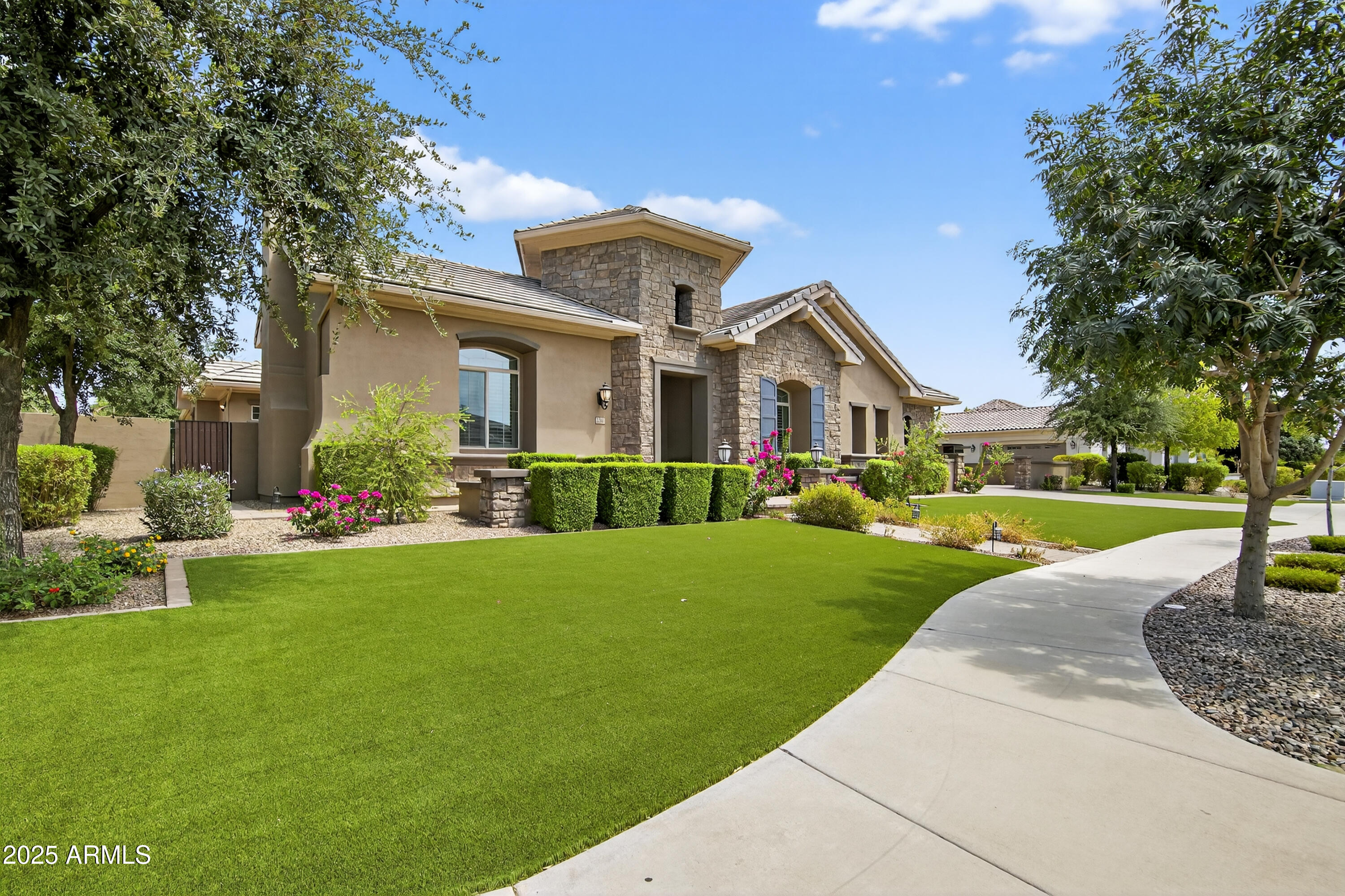 2040 E ARIS Drive