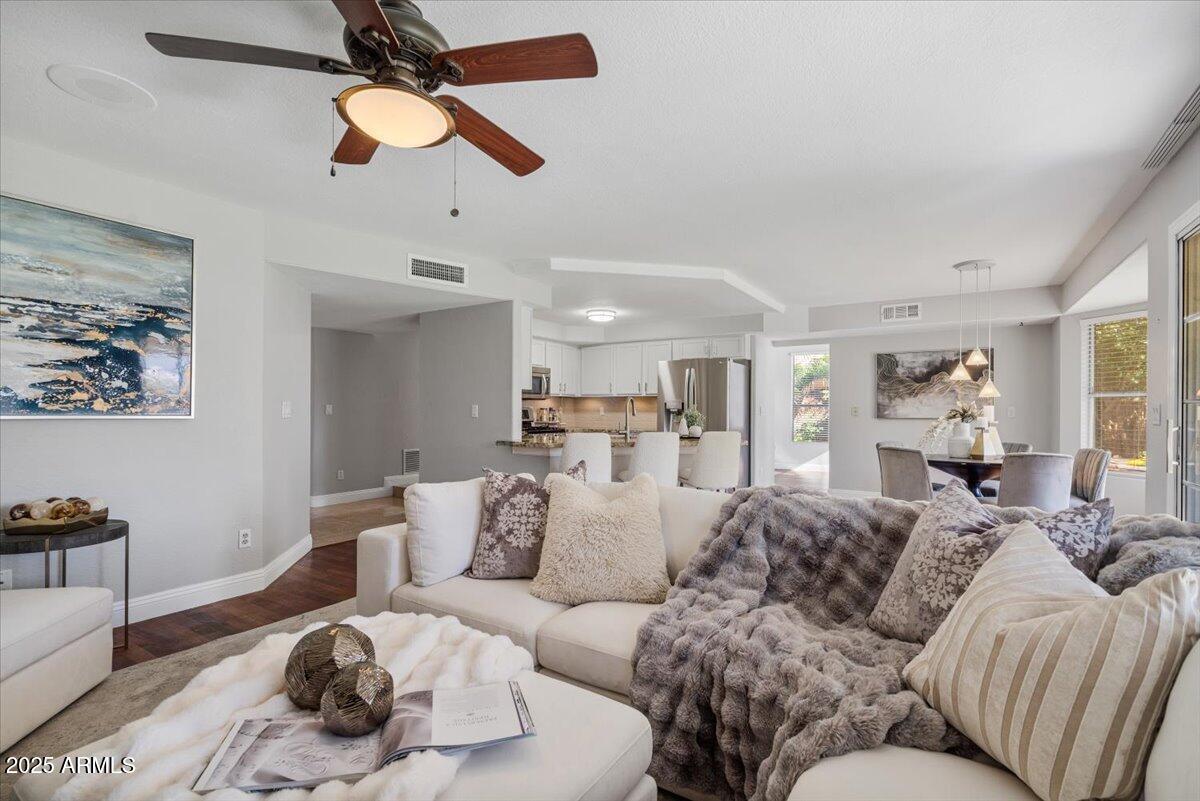 3447 E GLENHAVEN Drive