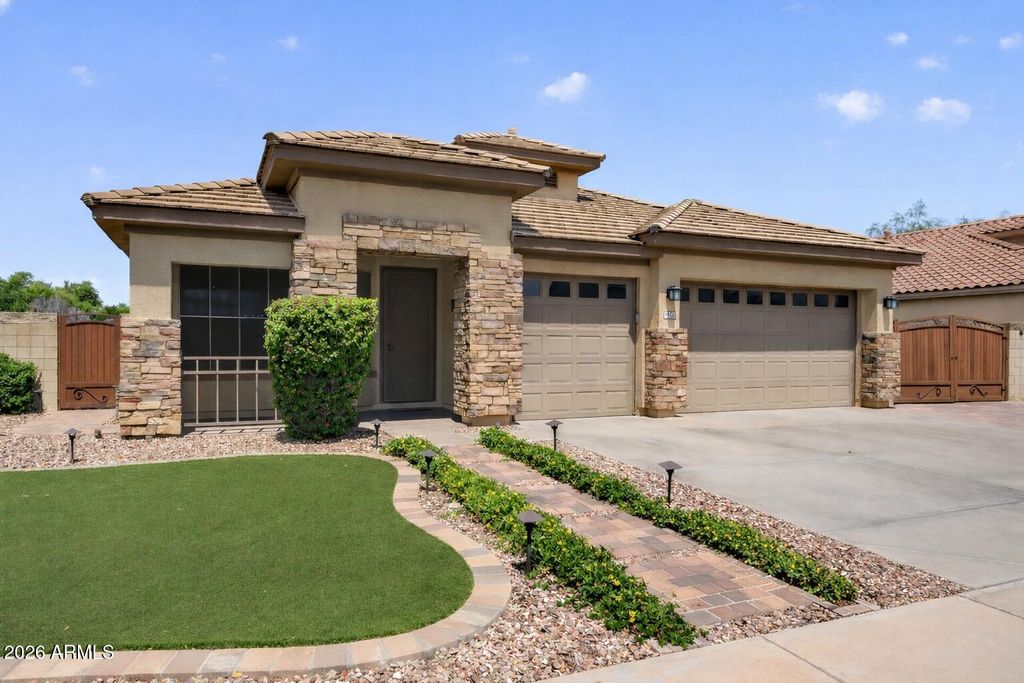 Photo of 8812 W Myrtle Avenue, Glendale, AZ 85305 (MLS # 7012176)