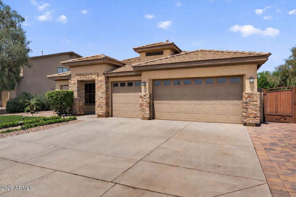 Photo of 8812 W Myrtle Avenue, Glendale, AZ 85305 (MLS # 7012176)