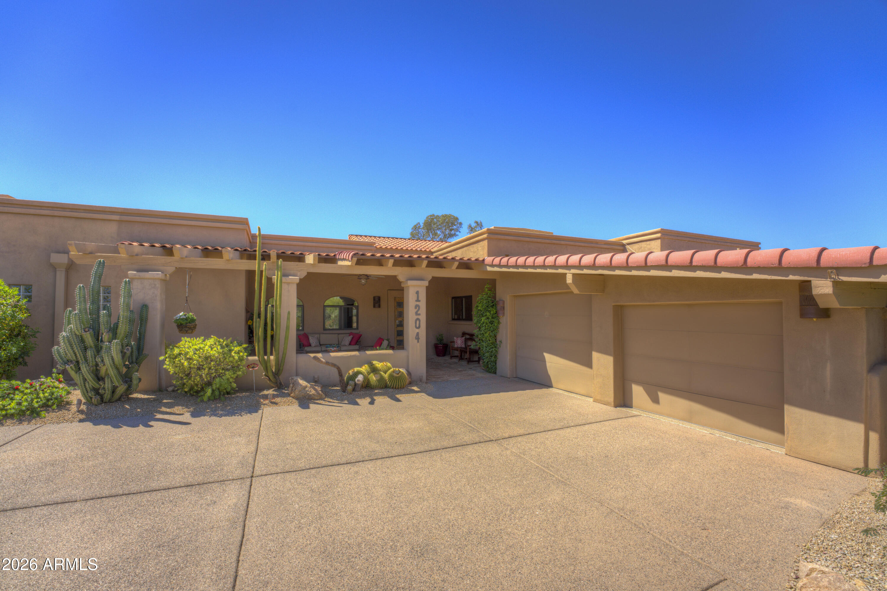 1204 E MESQUITE Drive