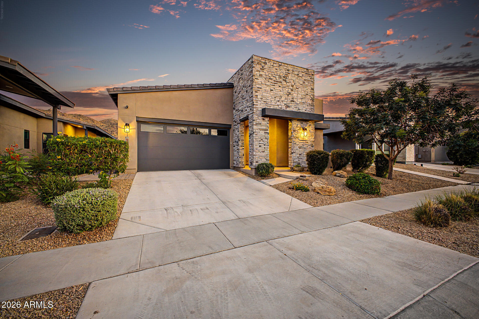 937 E LA MIRADA Drive