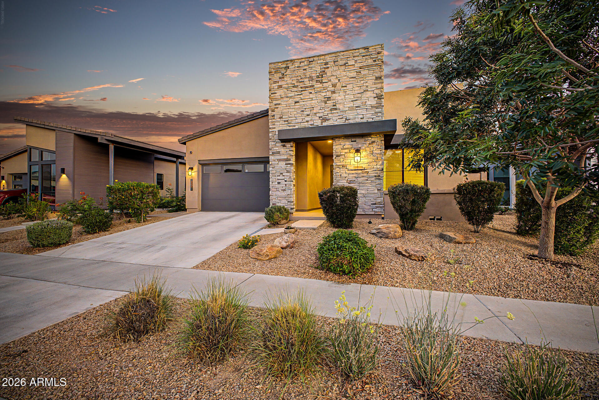 937 E LA MIRADA Drive