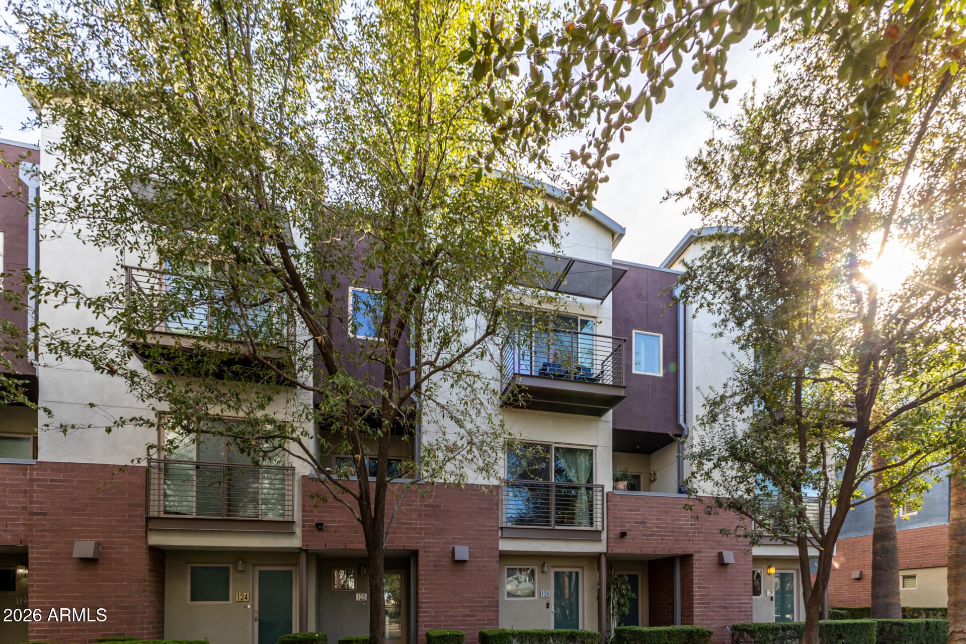 525 W LAKESIDE Drive W 125