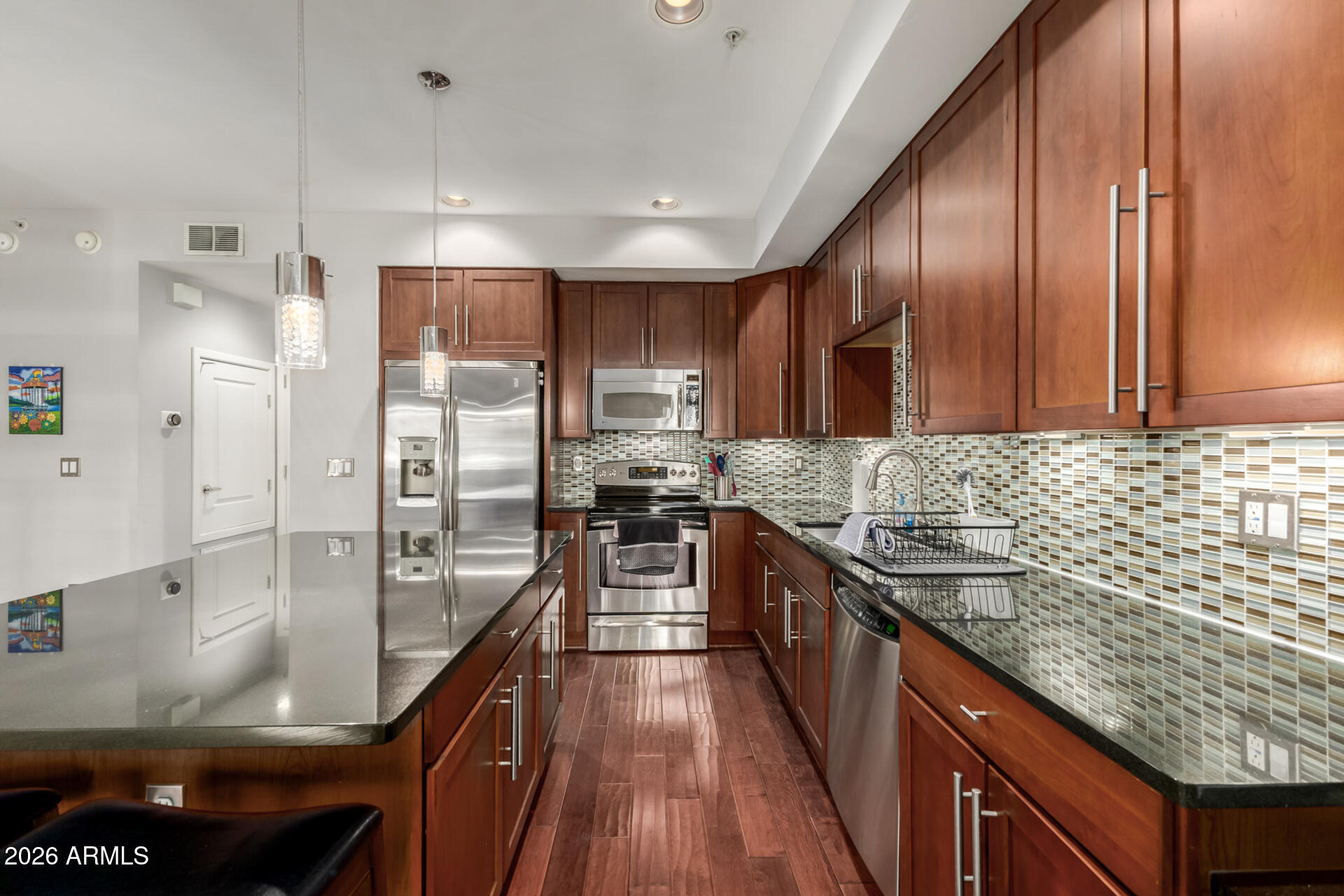 525 W LAKESIDE Drive W 125