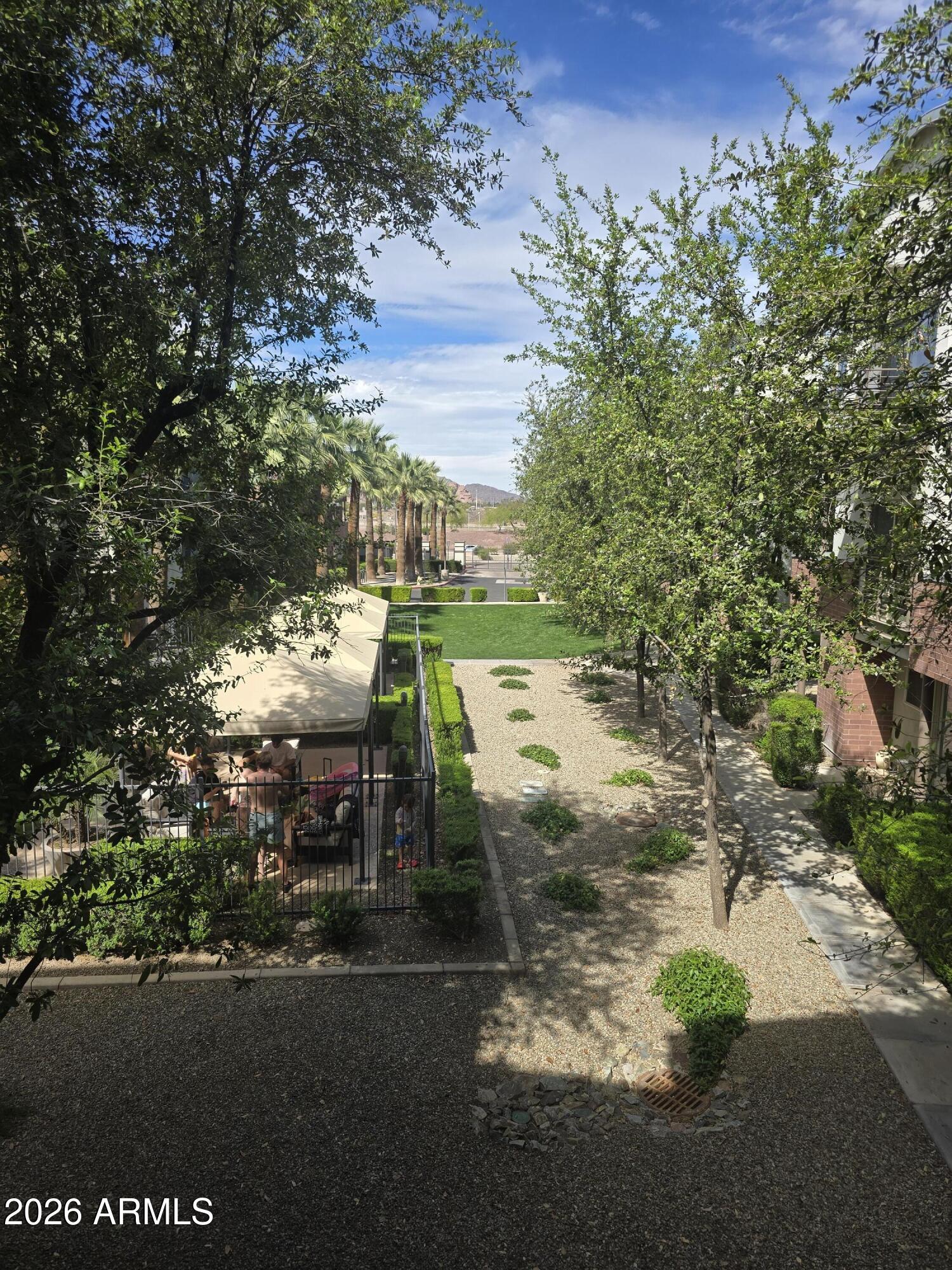 525 W LAKESIDE Drive W 125