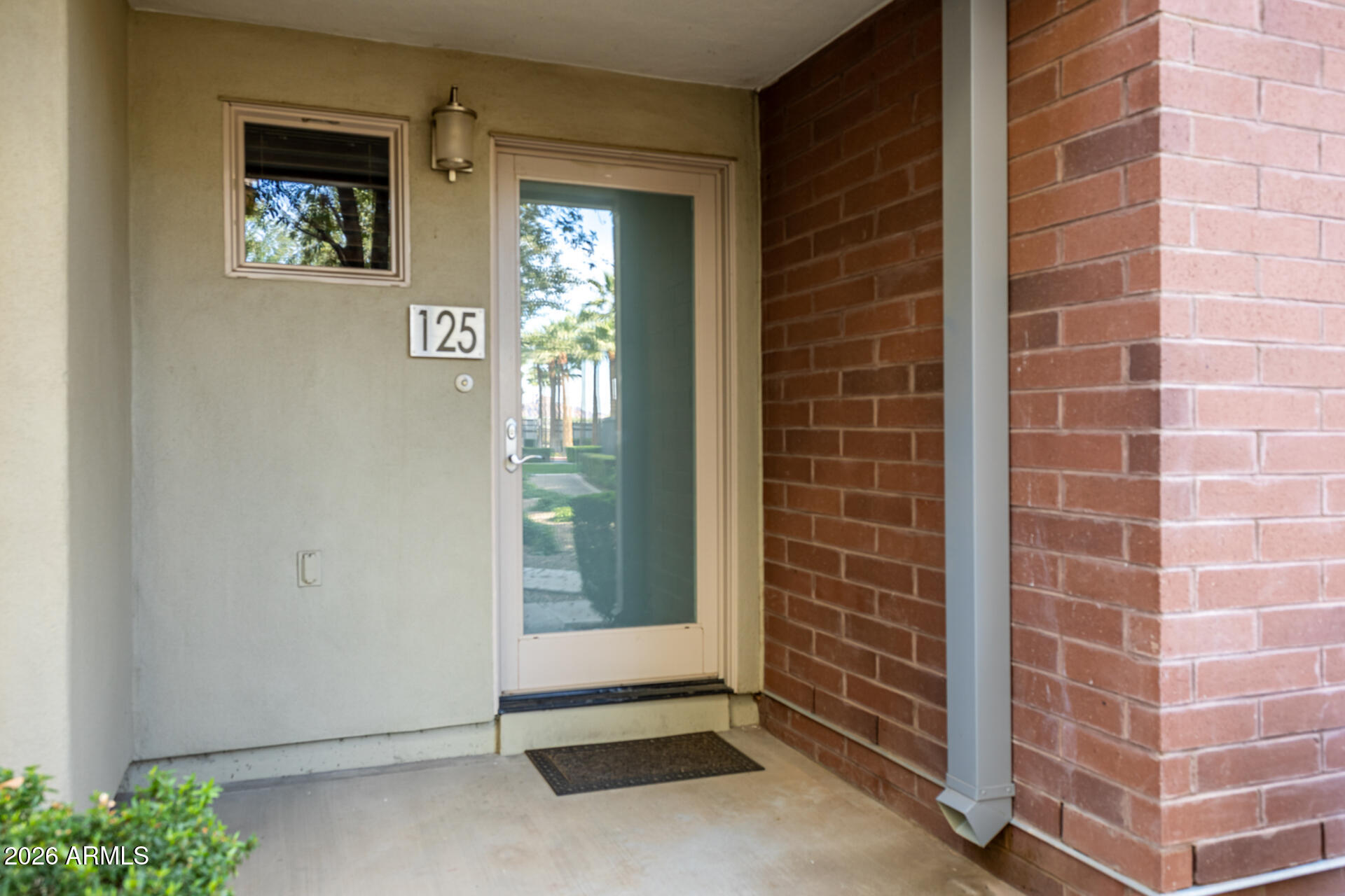 525 W LAKESIDE Drive W 125