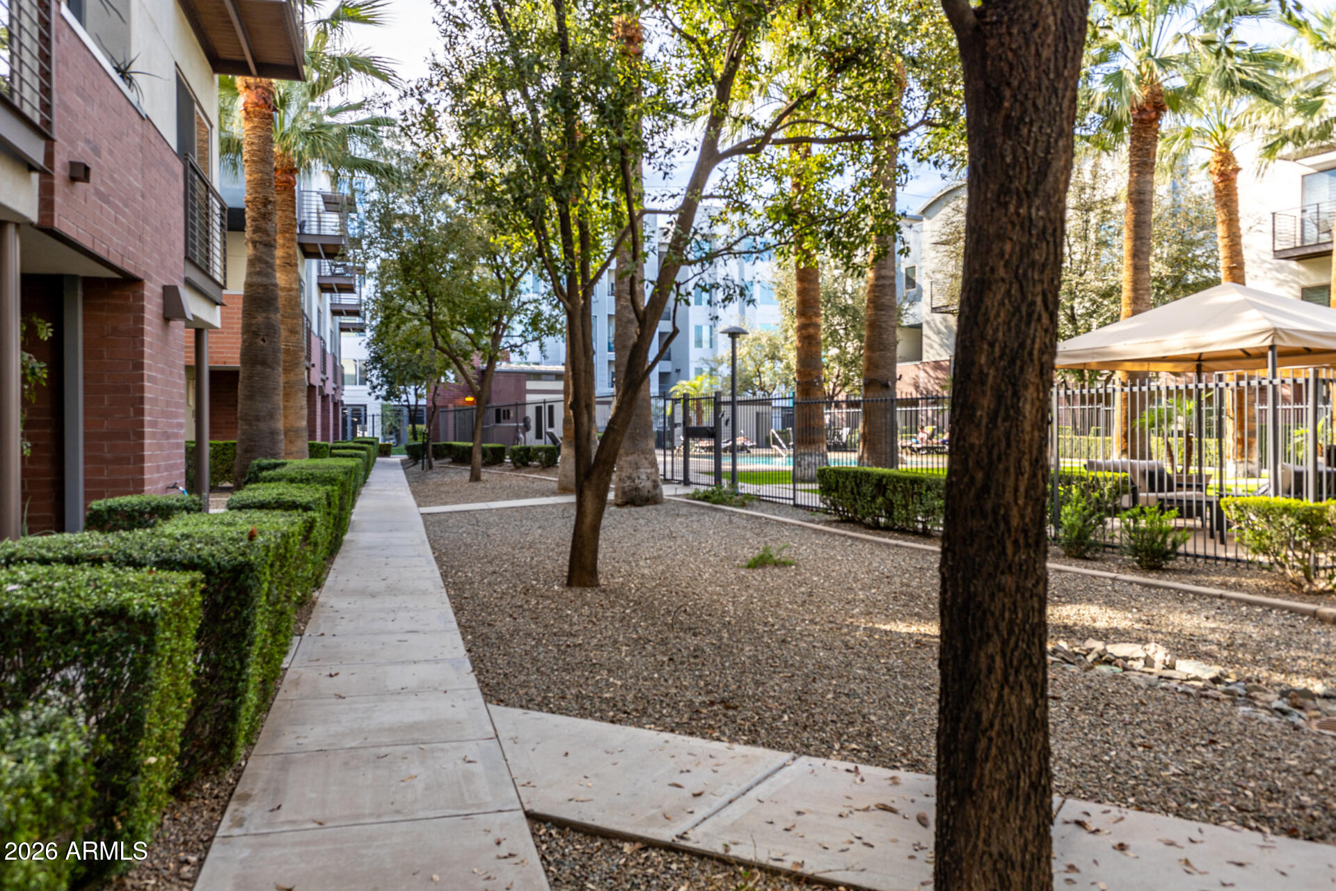 525 W LAKESIDE Drive W 125