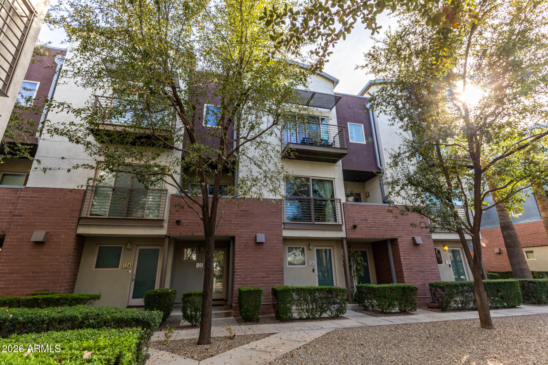 525 W LAKESIDE Drive W 125