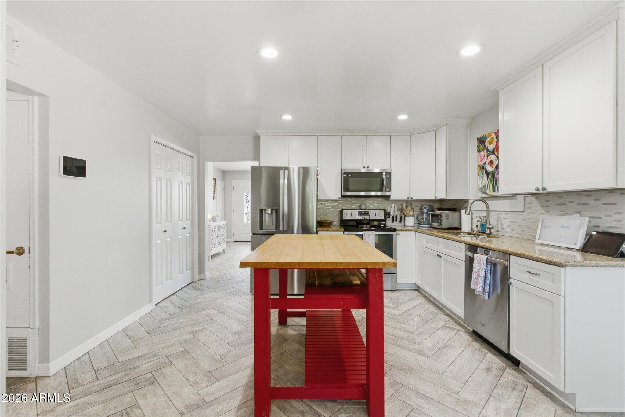 MARILYN ANN UNIT 1 - Residential