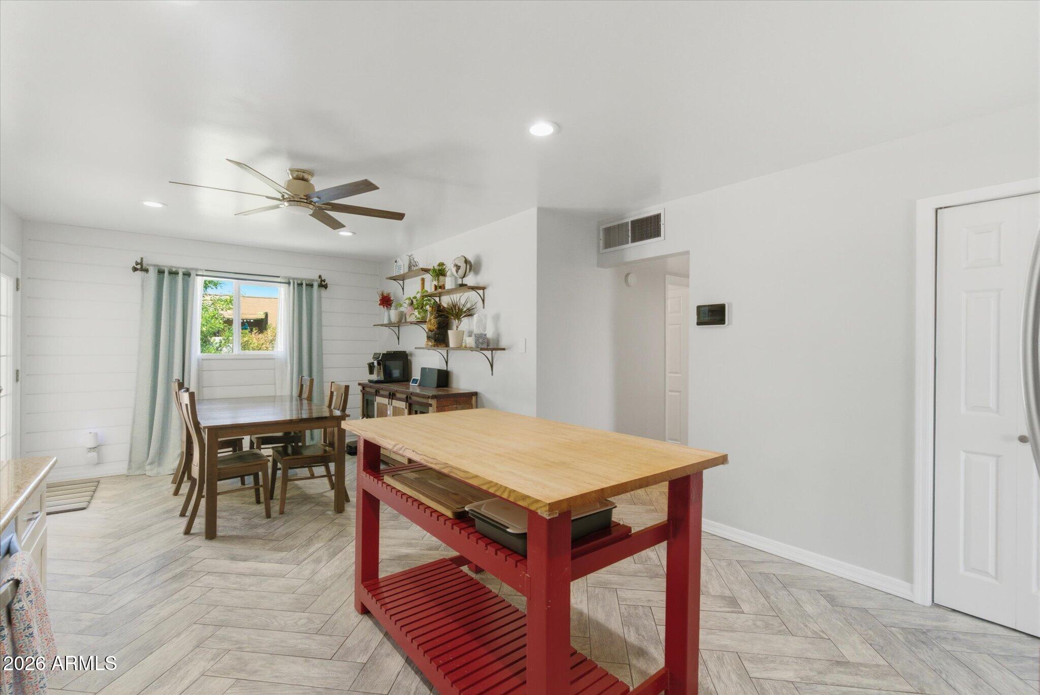 MARILYN ANN UNIT 1 - Residential