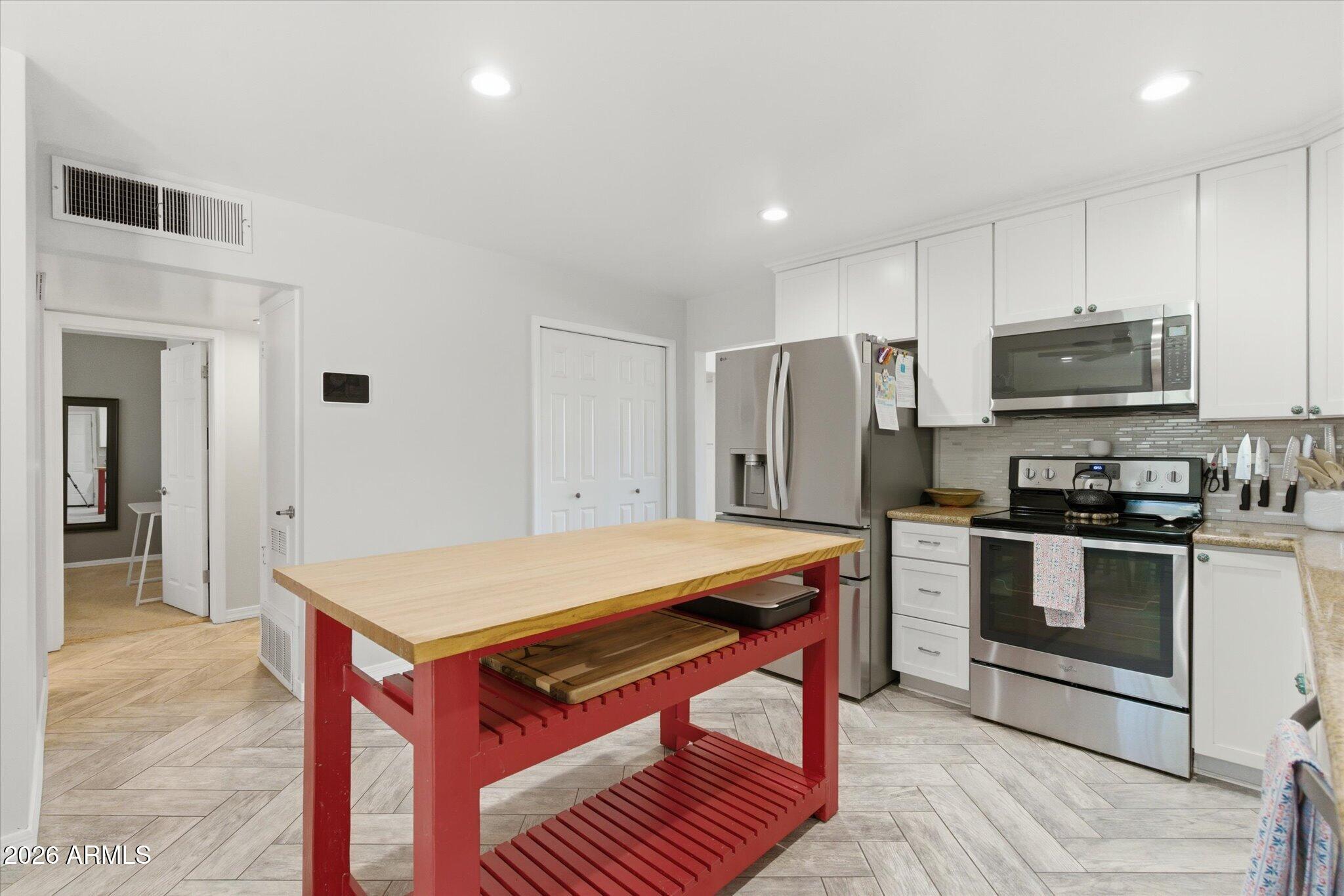 MARILYN ANN UNIT 1 - Residential