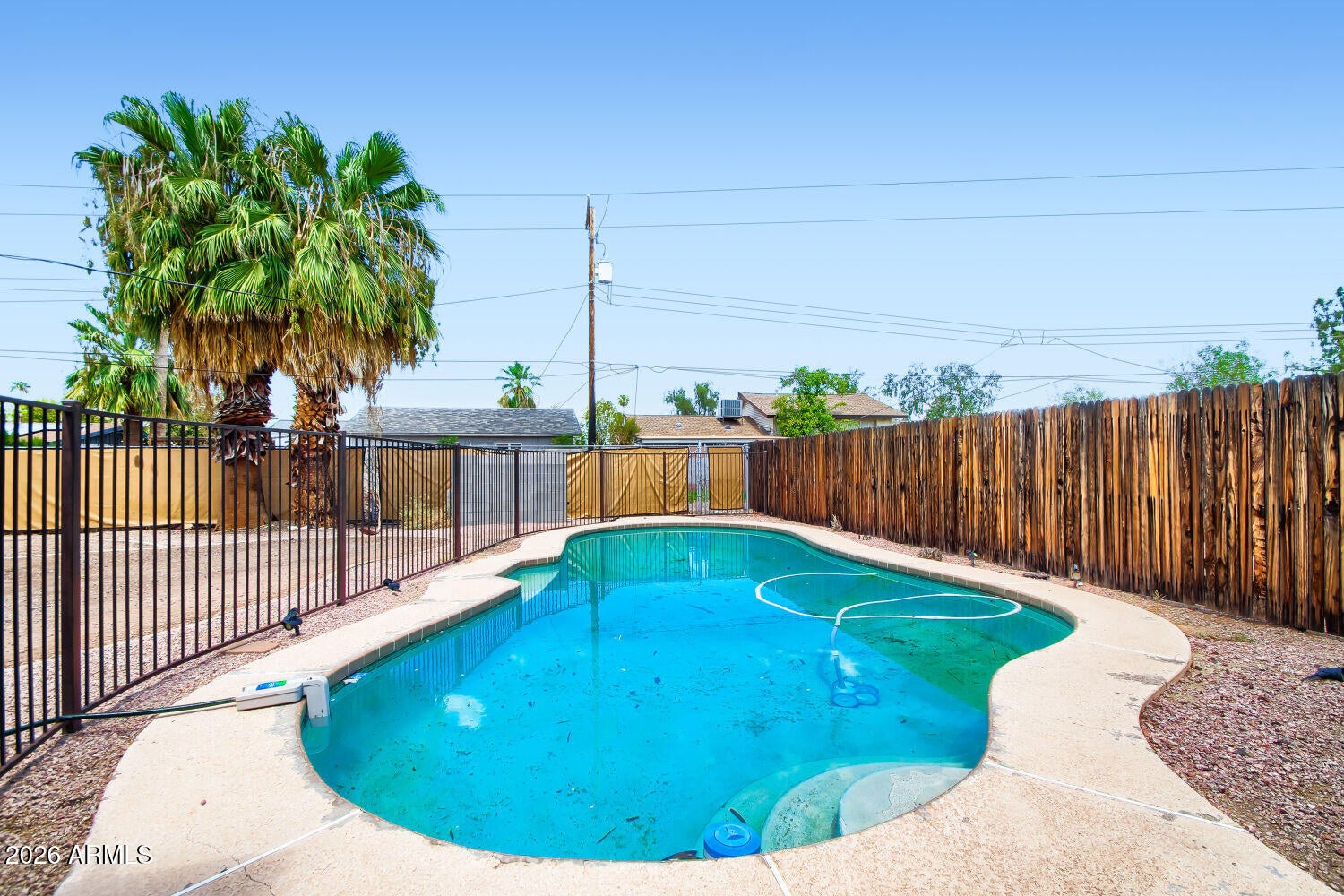 116 E MANHATTON Drive
