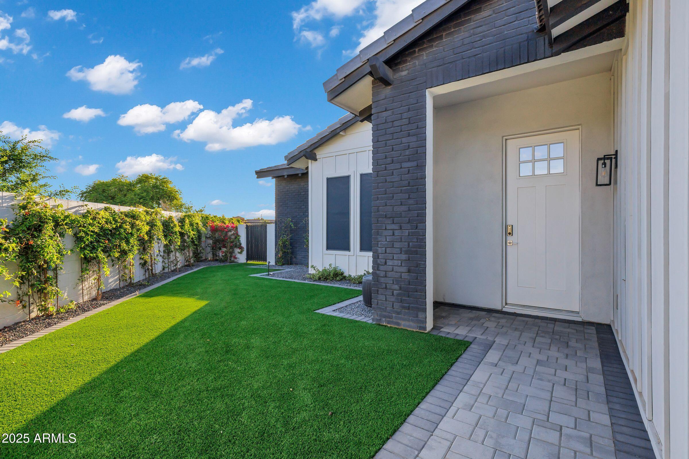 3842 E ALAMEDA Lane