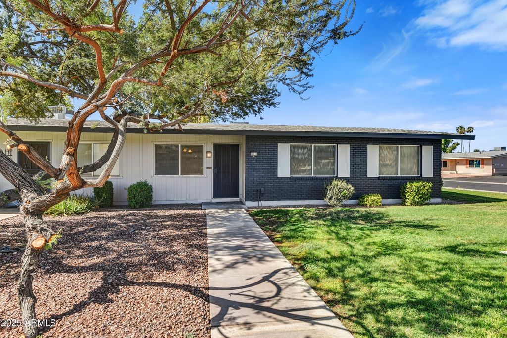 Photo of 10931 W Thunderbird Boulevard, Sun City, AZ 85351 (MLS # 6919632)