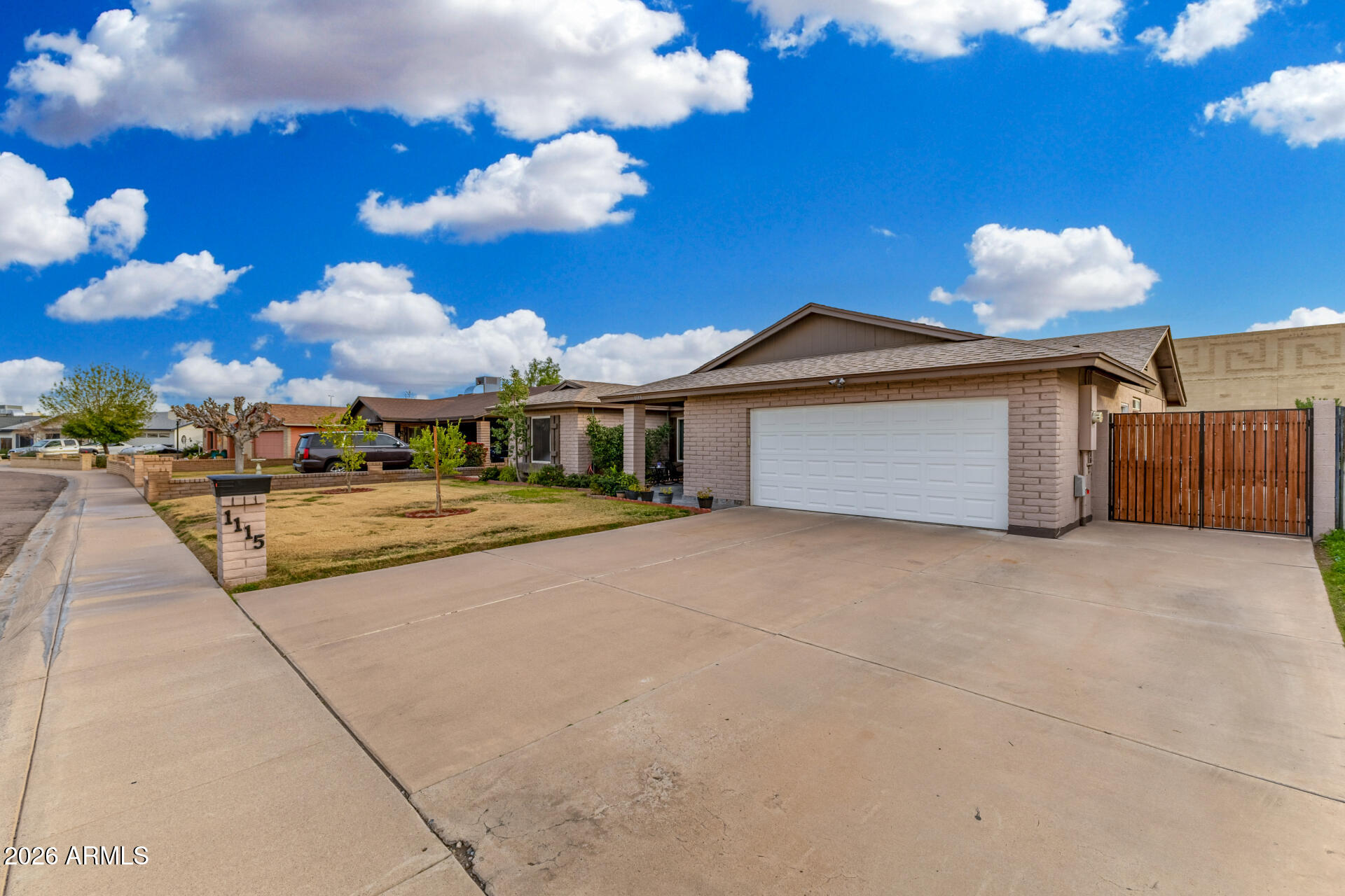 1115 W SANTA CRUZ Drive