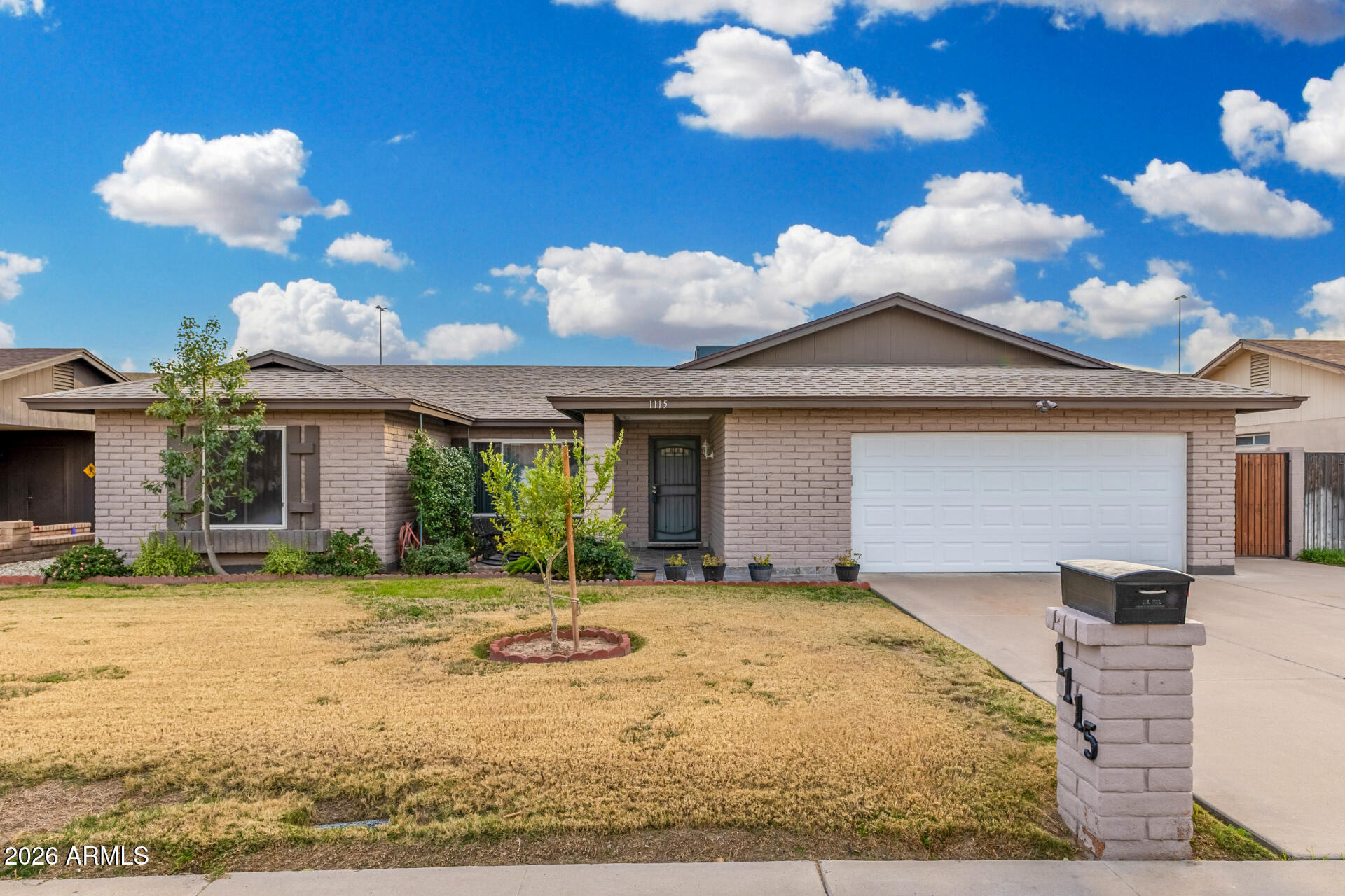 1115 W SANTA CRUZ Drive