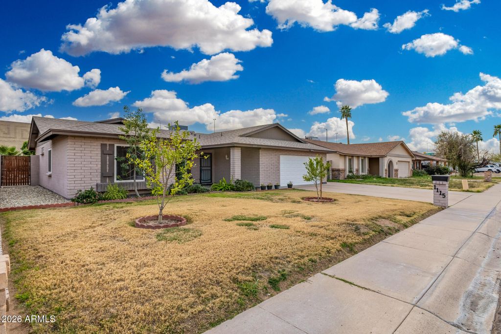Photo of 1115 W Santa Cruz Drive, Tempe, AZ 85282 (MLS # 6976488)