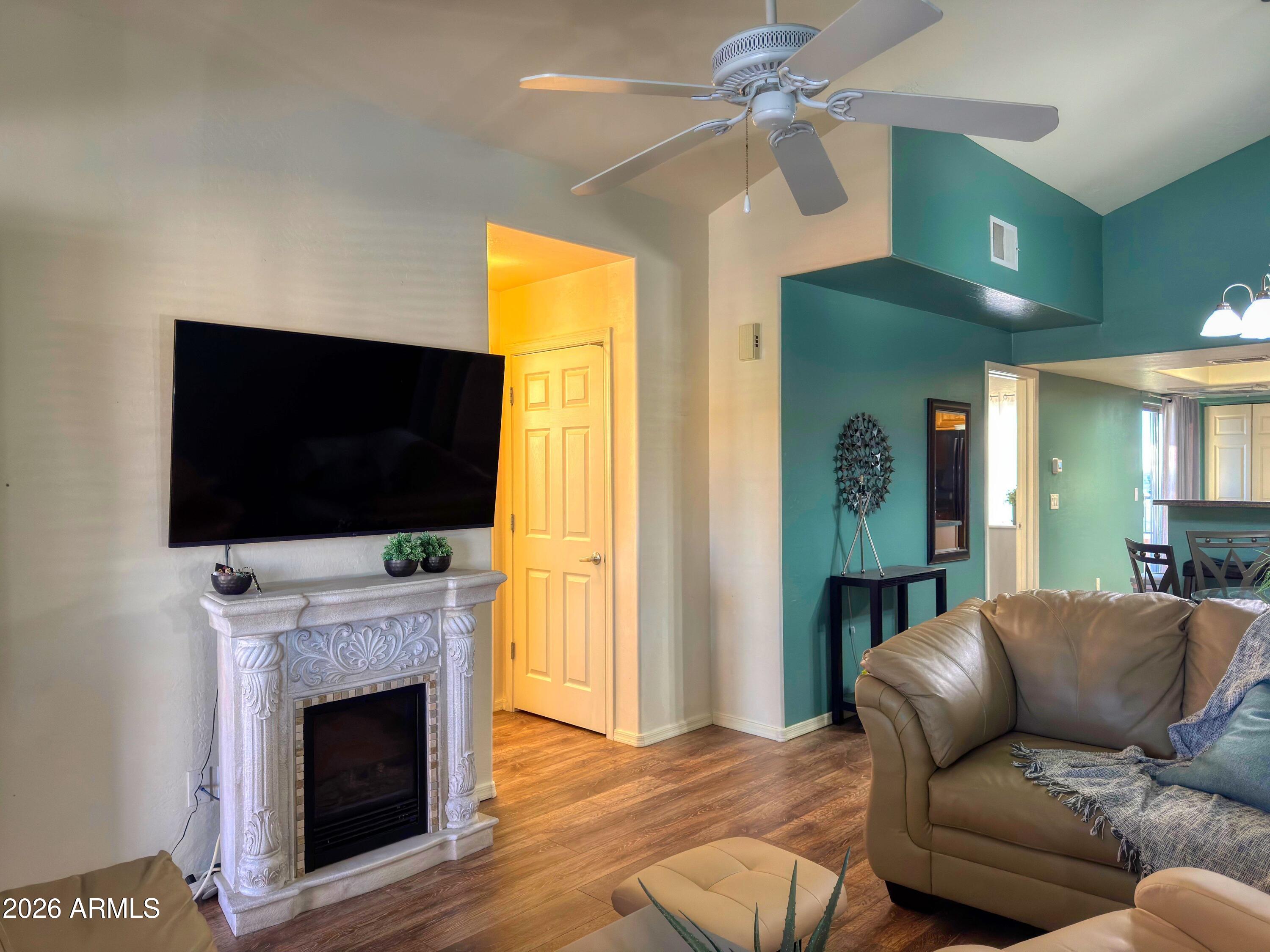 537 S DELAWARE Drive 221