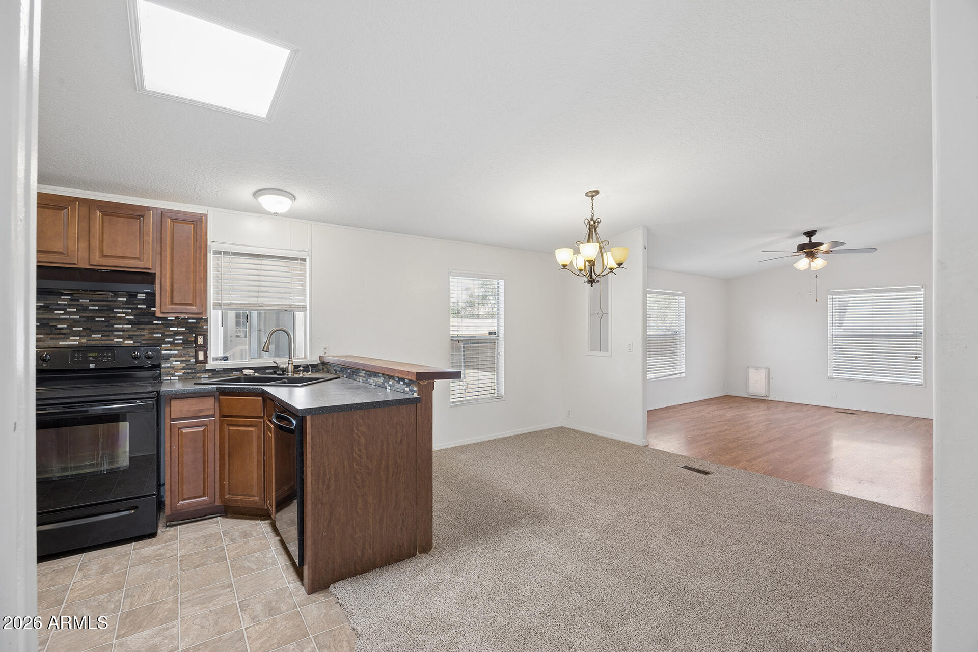 2000 S APACHE Road 280