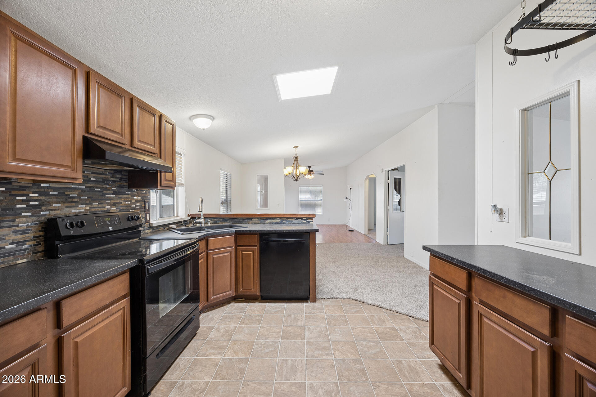 2000 S APACHE Road 280
