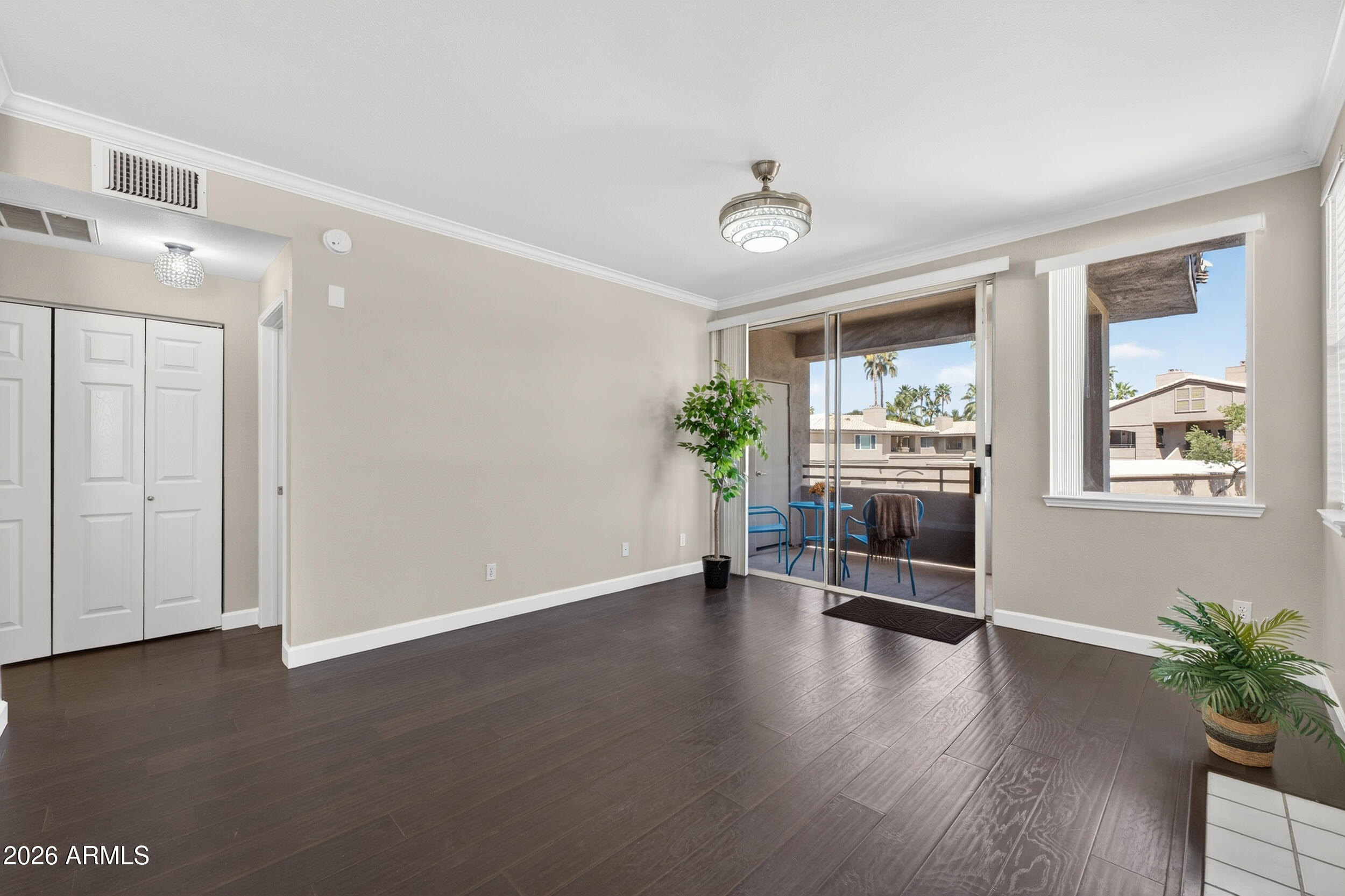7009 E ACOMA Drive 2073