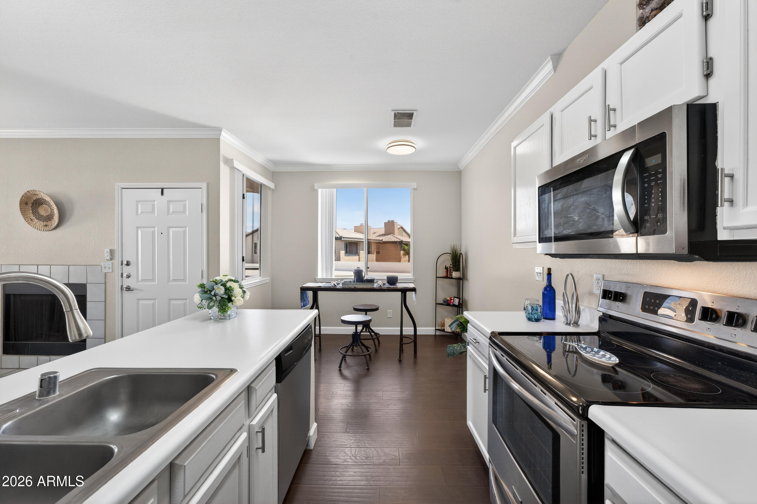 7009 E ACOMA Drive 2073