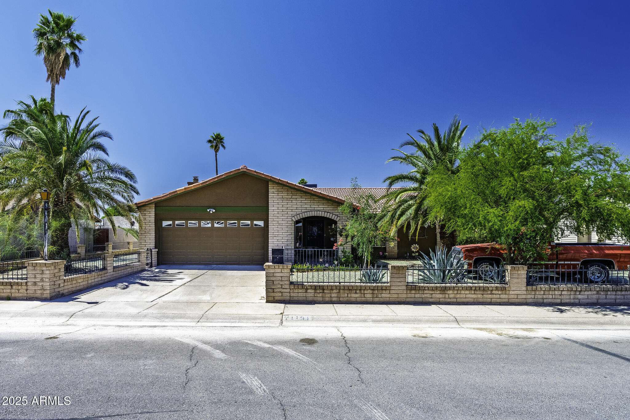 Homes 1 1191 E AVENIDA FRESCA Street