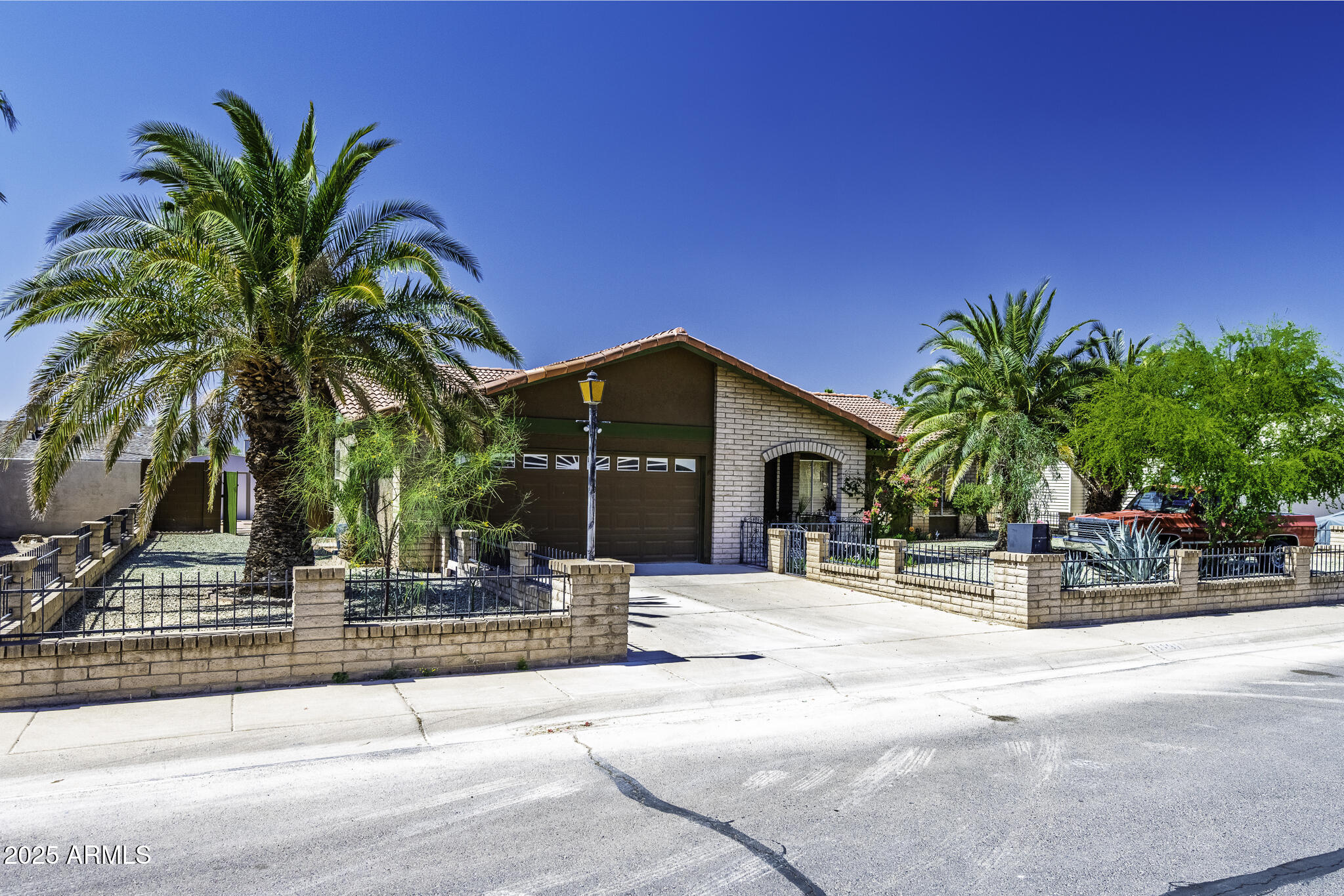 Homes 2 1191 E AVENIDA FRESCA Street