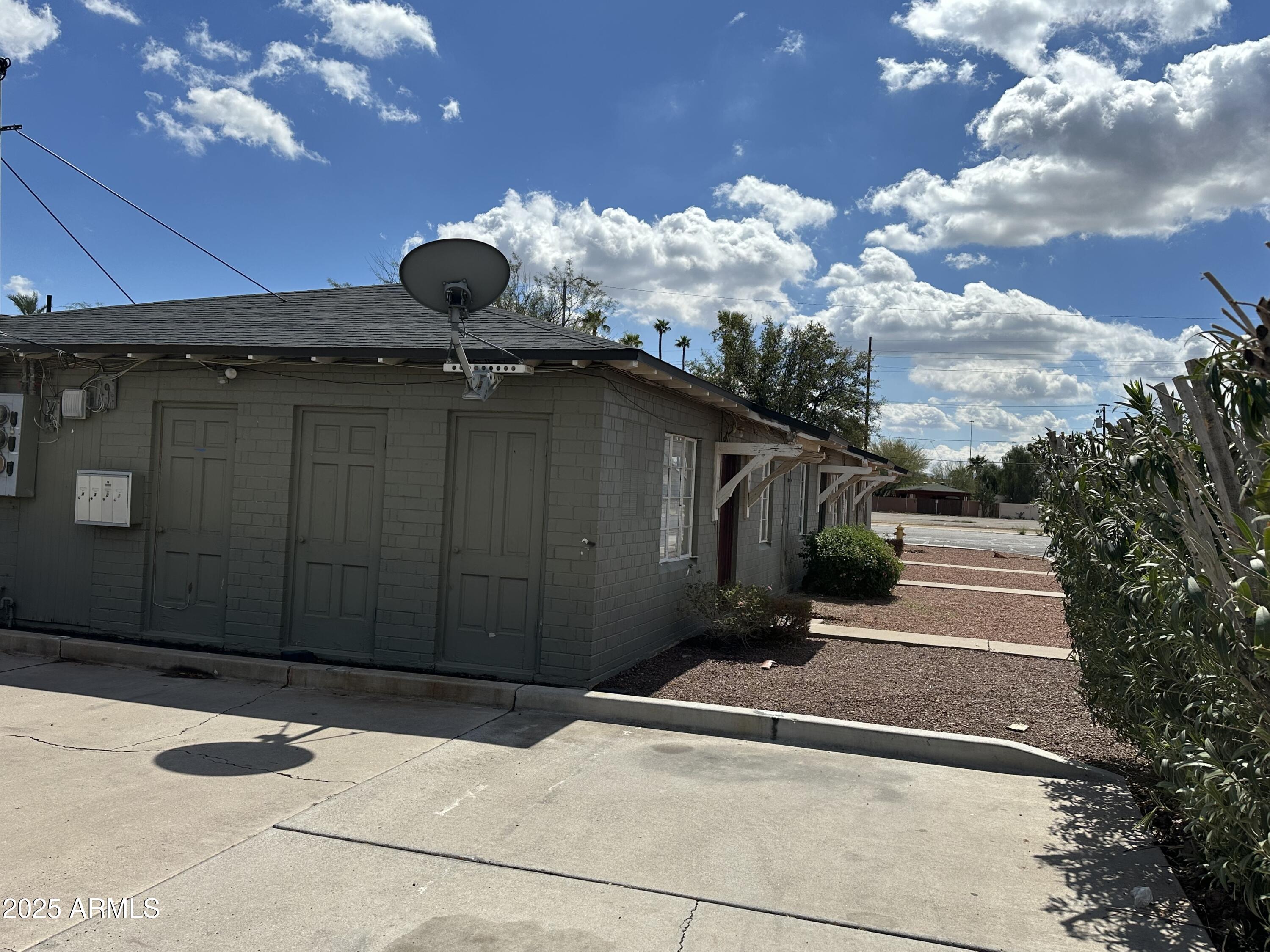 1552 W MCDOWELL Road