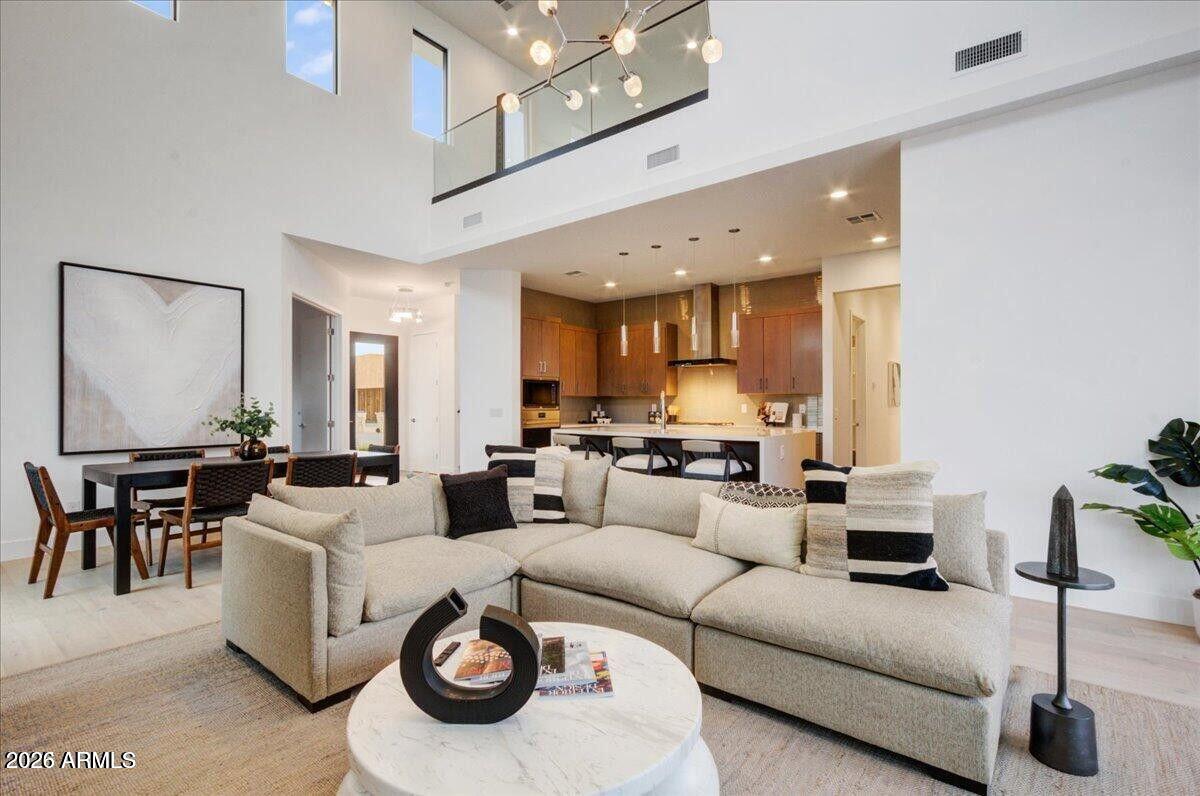 100 W Northern Avenue 6