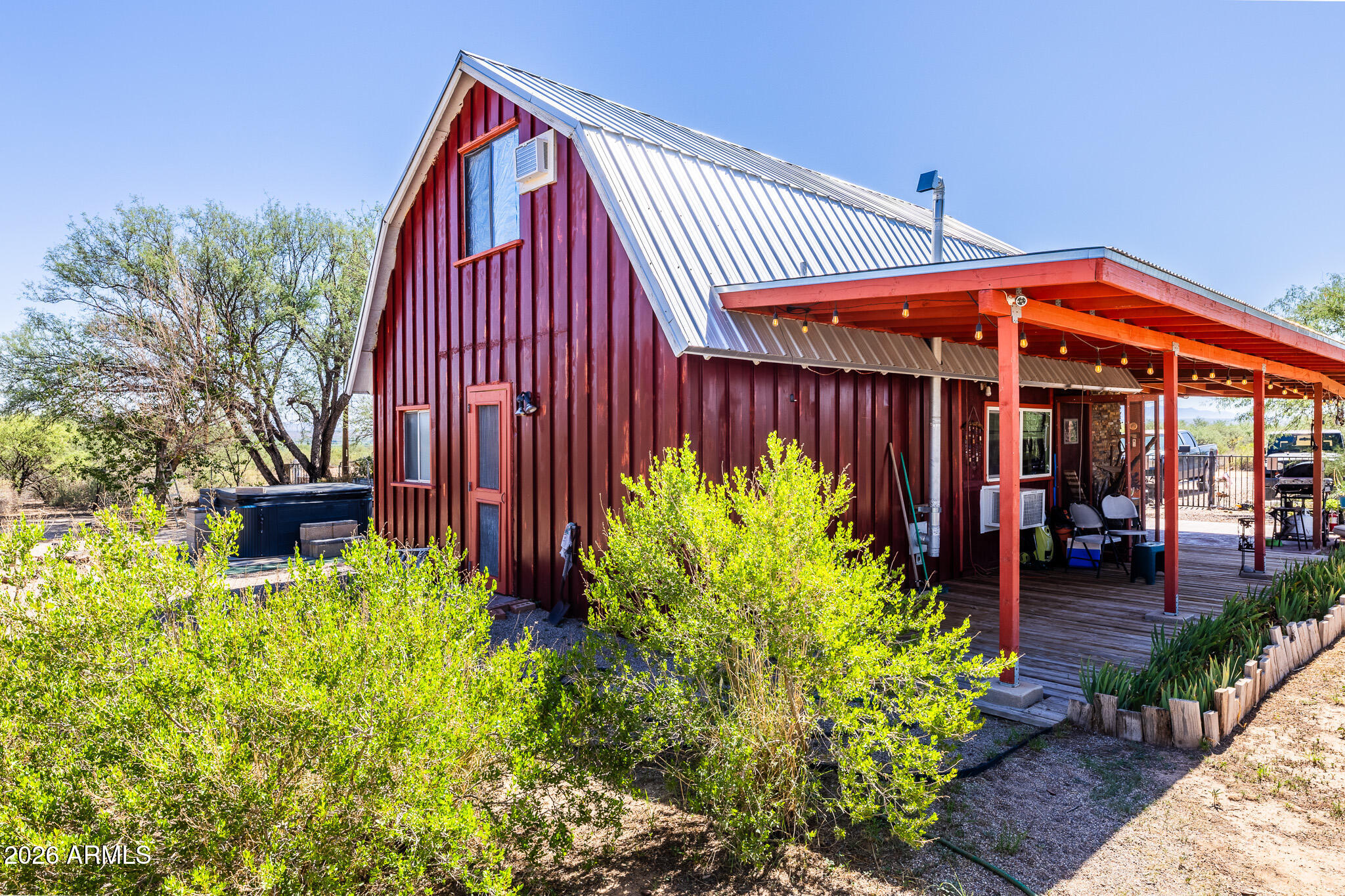 1052 W DESERT ROSE Lane