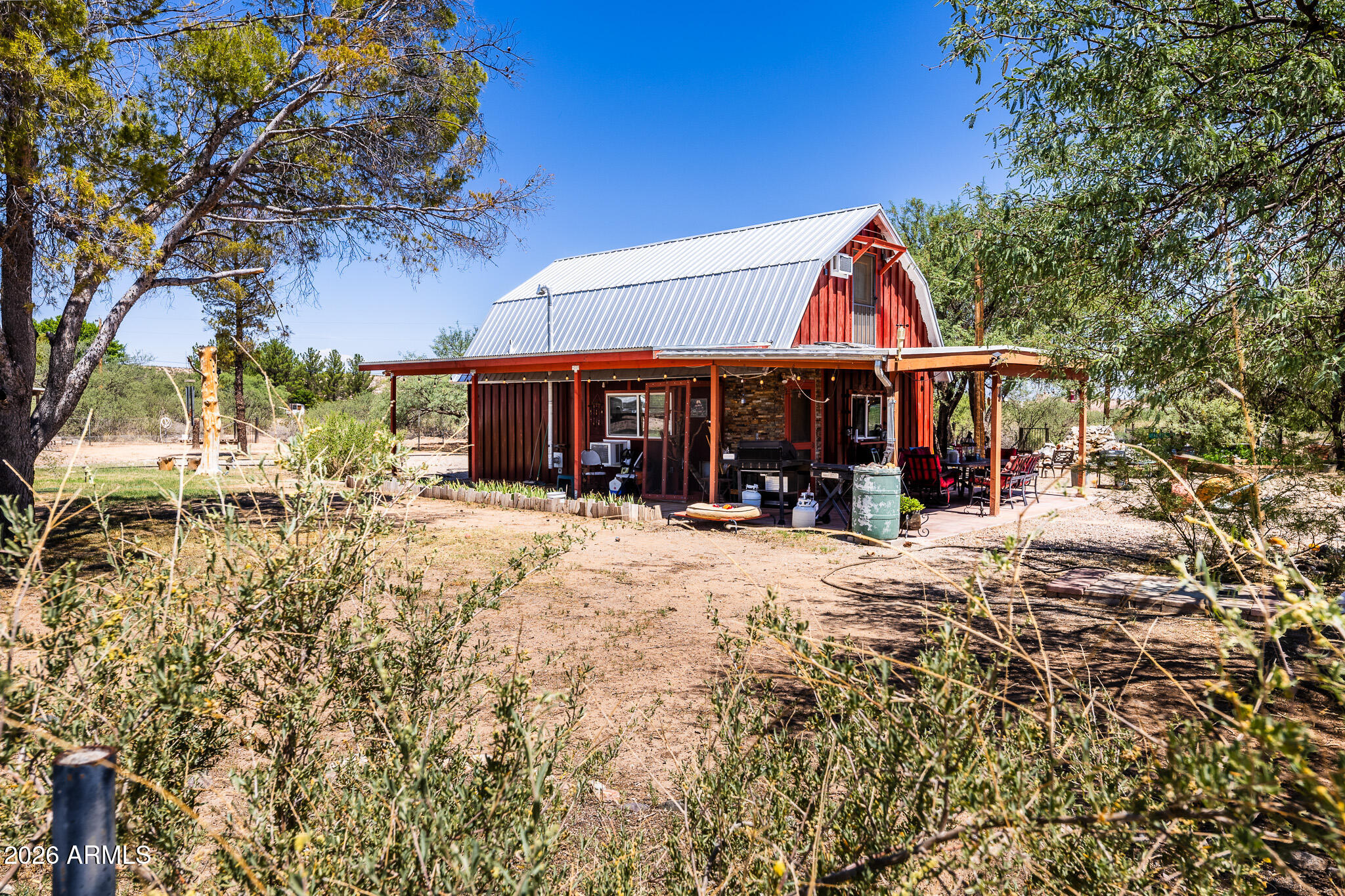 1052 W DESERT ROSE Lane