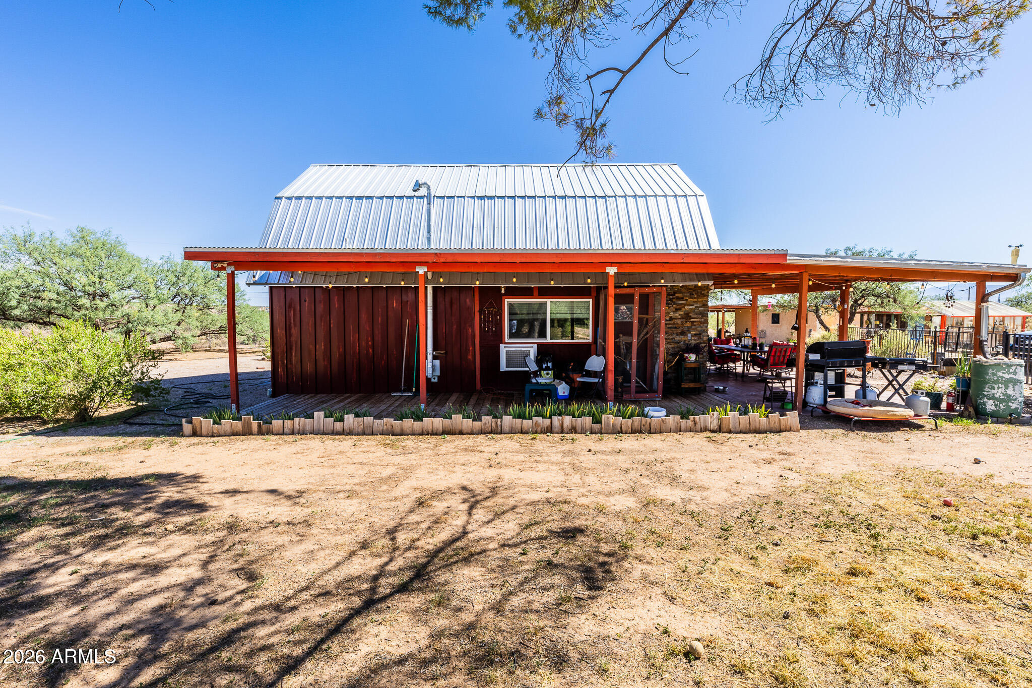 1052 W DESERT ROSE Lane