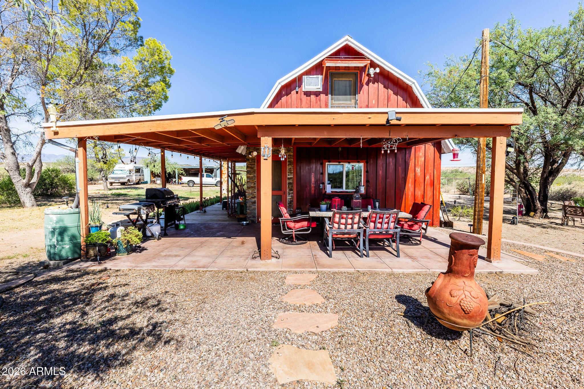 1052 W DESERT ROSE Lane