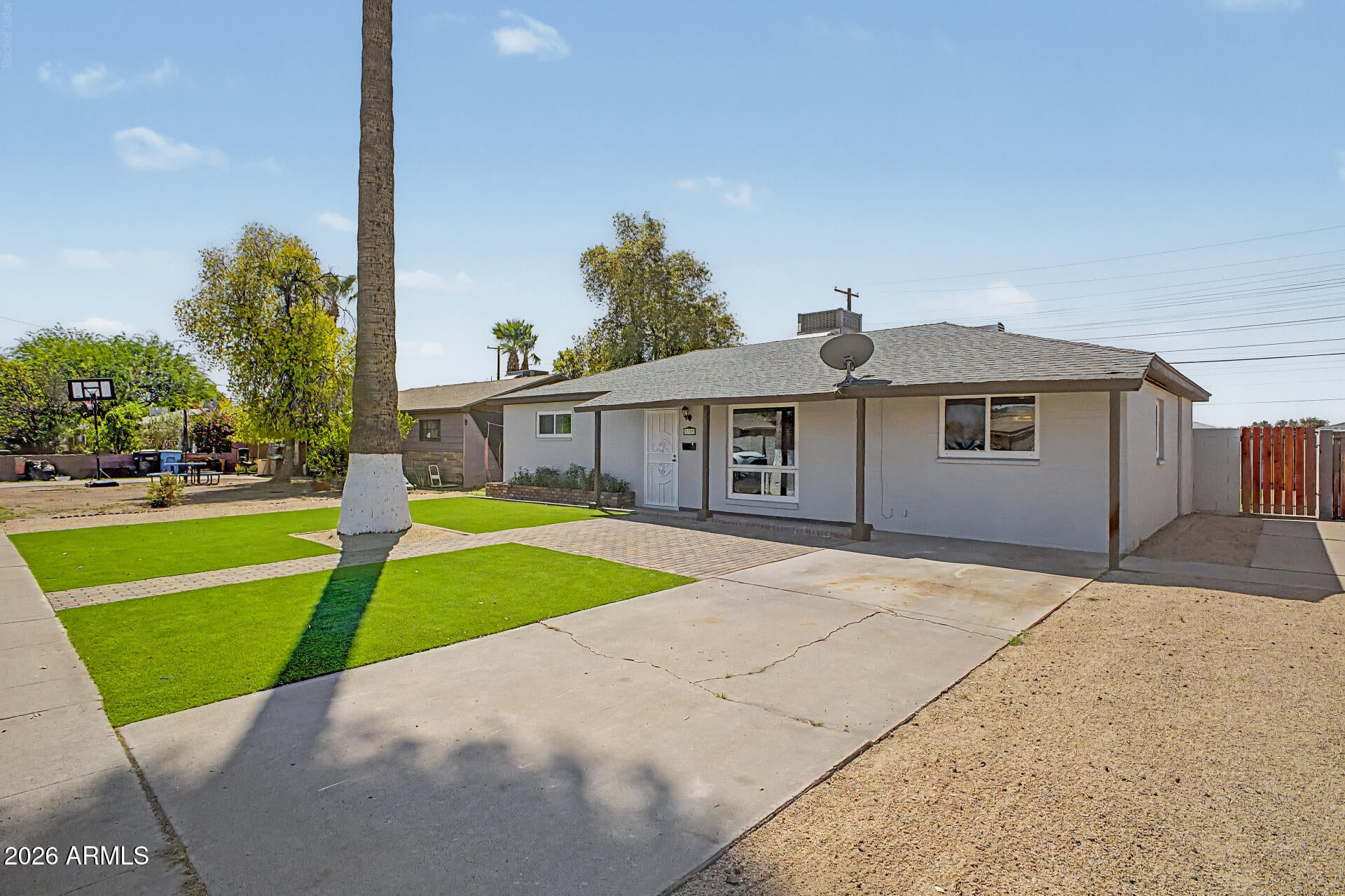 2929 W LOMA Lane