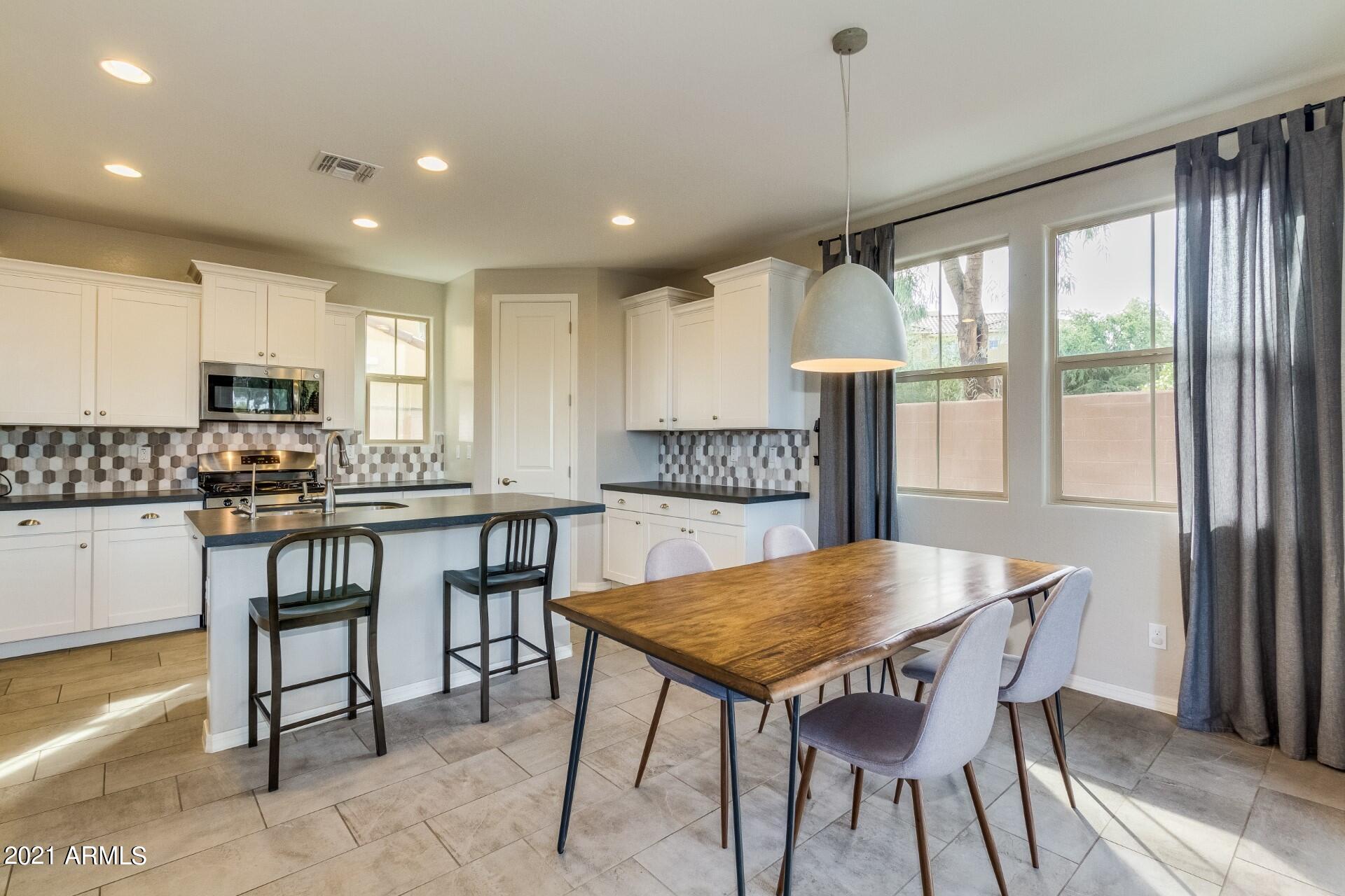 1942 S SYCAMORE Place