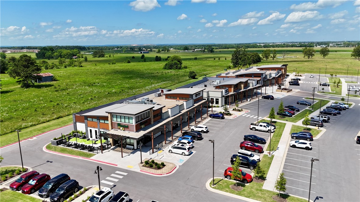 ⢠Phase two now leasing of a new upscale mixed-use development including retail, restaurants, office and entertainment
⢠Frontage on Highway 412 (W Sunset Avenue) and Gene George Blvd
⢠Close proximity to Samās Club and Interstate 49
⢠Offers excellent access to I-49 north/south, Don Tyson Parkway and to Tontitown and Siloam Springs
⢠Abundant new developments in the area including the Childrenās Center for Health & Wellness, Highlands Oncology, Arkansas Childrenās Hospital, Arkansas Blue Cross Blue Shield regional office building and under construction UAMS Sports & Orthopedic Medicine building at 185,000 square feet.