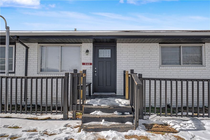 Cozy duplex centrally located!