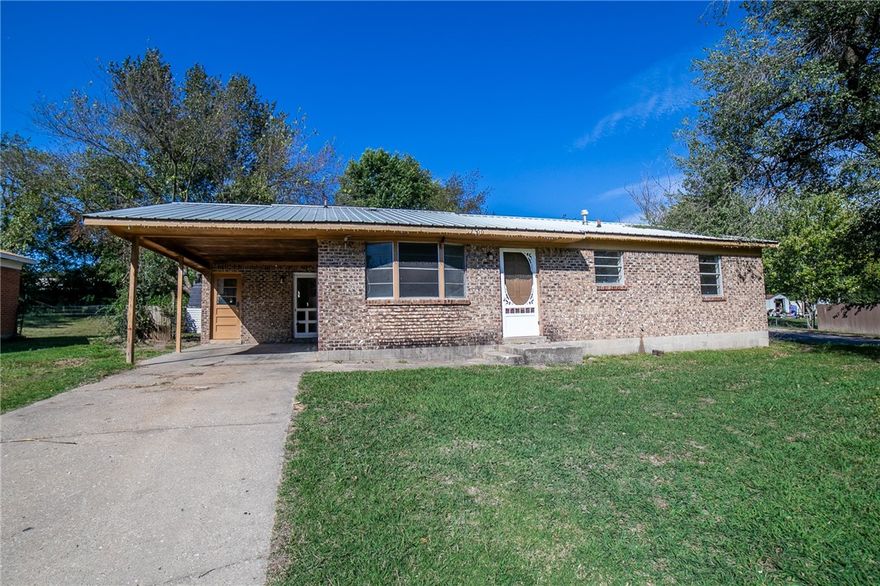 All brick home with metal roof features 3 beds and 1.5 baths. Fully fenced and generously sized back yard plus outbuilding for extra storage. HVAC 2024. Water heater 2017.  Phenomenal location right in central NWA near Carley Rd off of Don Tyson exit in Springdale. Minutes to I-49 and 71B. Home is sold AS-IS and has consistent rental history.