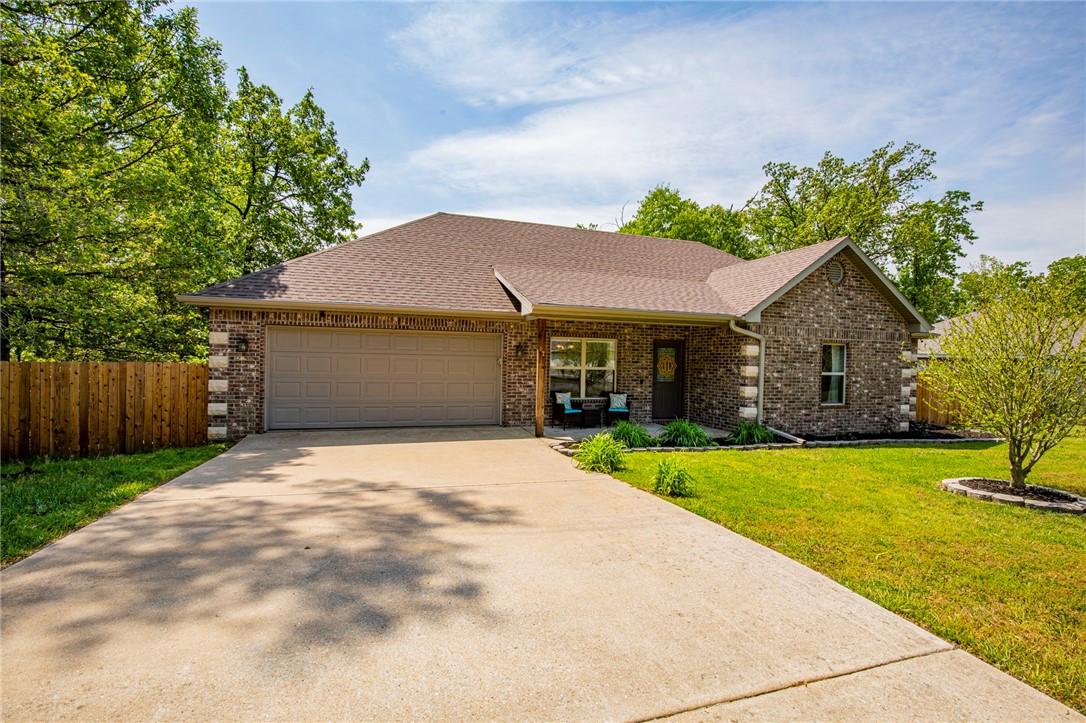 Welcome to this beautiful home on over half an acre in Bella Vista! This home sits right between the Back 40 trails (Taylor Homestead trail and SBAT trail). Don't miss this rare find with so much outdoor space and privacy. When you walk inside you'll find natural lighting, open space, vaulted ceilings, and updated flooring. Updates include new gutters, new fence, a new roof in 2019, new deck, and updated landscaping. NO carpet inside! Come see this home and make it yours!