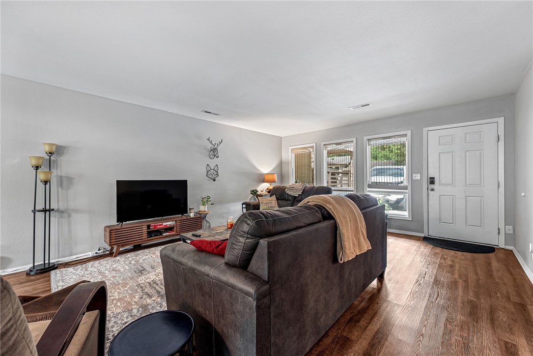 Townhouse Tct 3 A/K/A Drake Court Bvv - Residential