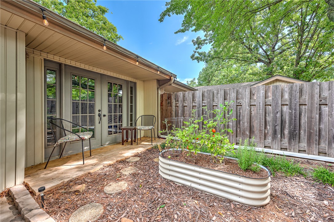 Townhouse Tct 3 A/K/A Drake Court Bvv - Residential