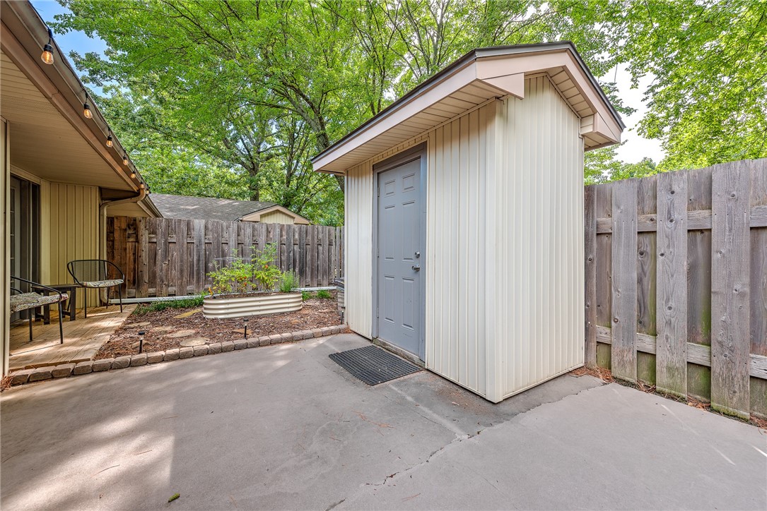 Townhouse Tct 3 A/K/A Drake Court Bvv - Residential