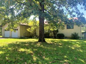 Great house in lake community! Not far from beautiful Bull Shoals Lake, this home features 3 bedrooms, 3 full baths, attached 2 car garage plus detached garage/workshop. Covered back porch overlooks the chain link fenced back yard. The floorplan would be great for Mother in law quarters, or guest suite because one bedroom and bath is separate from the others, with a separate outside entrance. 2 additional lots are included, one is cleared and would make a great garden spot, as the previous owner brought in fill dirt for garden, and one is wooded. Home is well built, clean and move in ready!