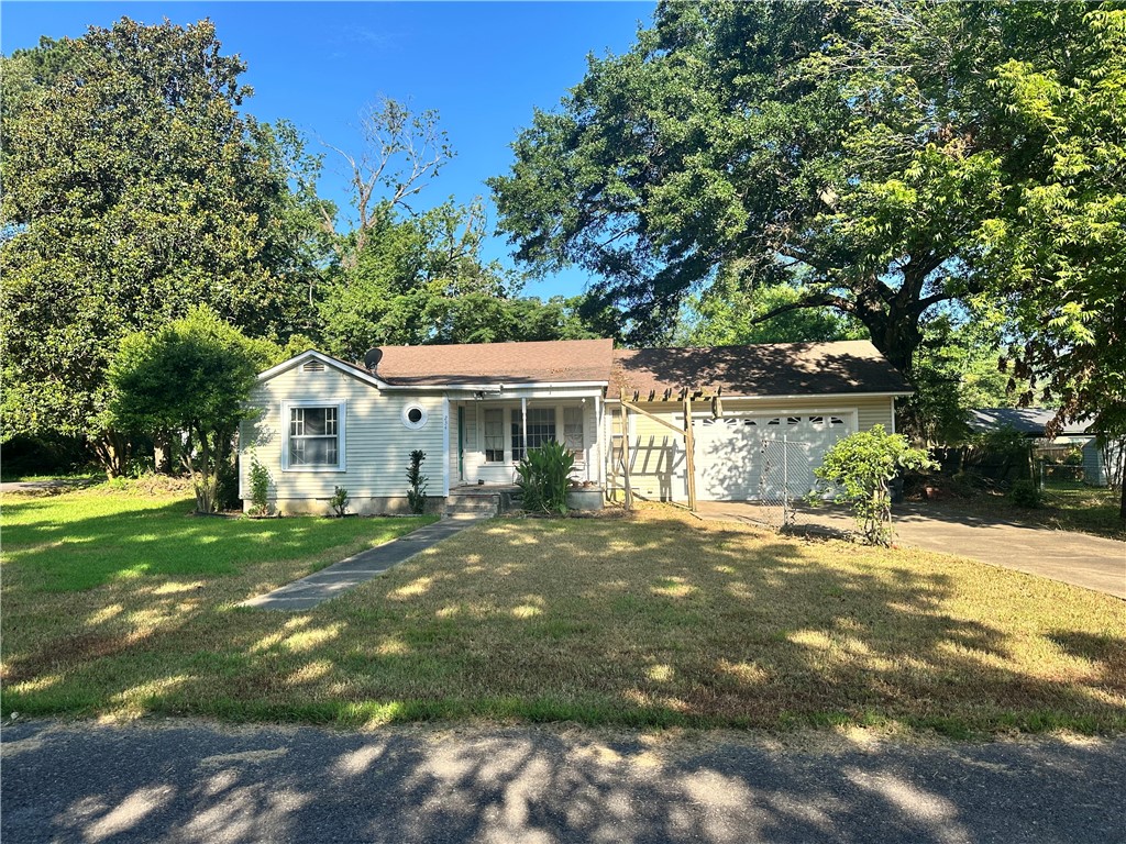 Affordable Opportunity – Sold As-Is No Repairs
This charming 3-bedroom, 1-bath home is full of potential and ready for your personal touch! Built in 1946, this single-level property offers approximately 1,008 sq ft of living space on a generous 0.23-acre lot. The home features central heat and air, a spacious yard, and an attached garage with plenty of storage space.
Whether you're an investor looking for a rental property or a buyer seeking a project, this home offers a great footprint to build on. The large lot provides room to expand, garden, or create outdoor living spaces. Located close to schools, shopping, and downtown Russellville, convenience meets opportunity here.
Property is being sold as-is. Don’t miss your chance to turn this solid structure into something special!