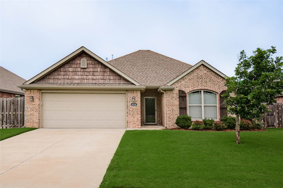 Beautiful split floor plan home that has been well maintained and looks brand new! You'll find lots of upgrades including a stacked stone fireplace and beams on the ceiling in the family room, large eat-in kitchen with an island and walk in pantry, spacious main suite with separate shower and whirlpool tub and walk in closet. Outdoor entertaining is a must with the extended covered patio with a fireplace. This one has it all!