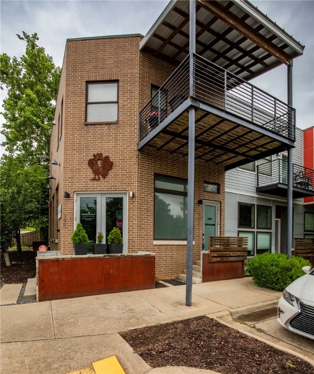 Very Rare Office / Condo Combination totaling 1,520 sqft. On the first level there is an amazing 760 sq ft office zoned CI (commercial improvement). On the second level there is an updated 760 sq ft condo w/ covered patio zoned R1 (residential). The office parcel is 765-29475-100. The condo parcel is 765-29475-000. The location is perfectly close to the University of Arkansas, Dickson St & all things Fayetteville. This property of also listed on the residential side ML#1311556. Don't miss this unique opportunity to invest in a mixed-use option that stands alone in the current marketplace. Call to book your private showing today!