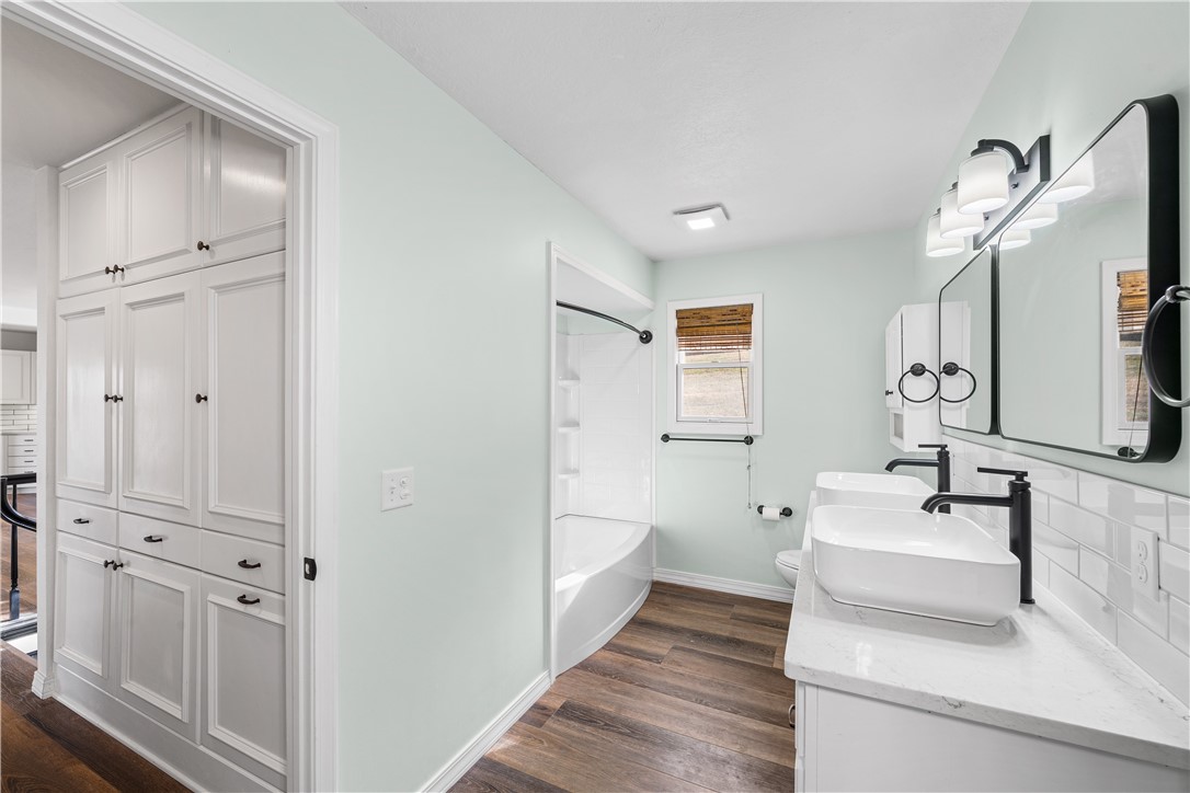 Unit 112 Holiday Island - Residential