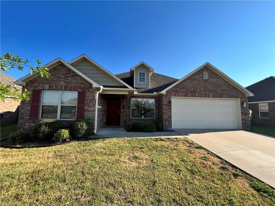 Welcome home to this spacious 4-bedroom, 2-bath gem in Rogers!! Enjoy an open, inviting living area, a cozy eat-in kitchen, and a fully fenced backyard—perfect for relaxing or entertaining. The 2-car garage provides plenty of storage, and you’ll love being conveniently close to schools, shopping, and everyday essentials. Don’t miss out—call today to schedule your private showing!